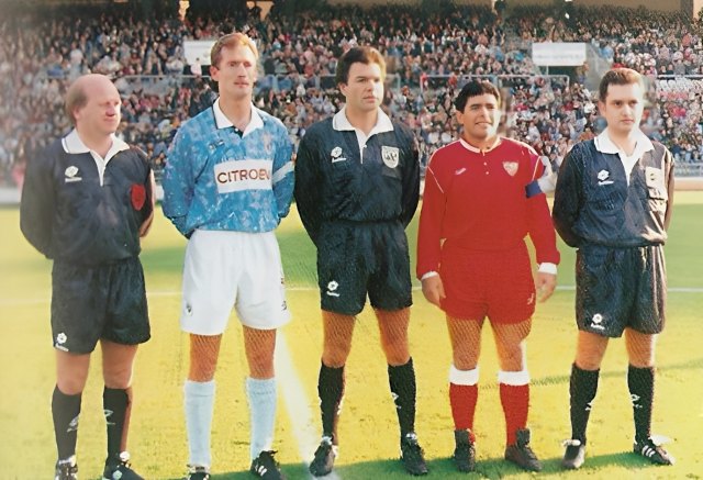 El capitan junto a Maradona